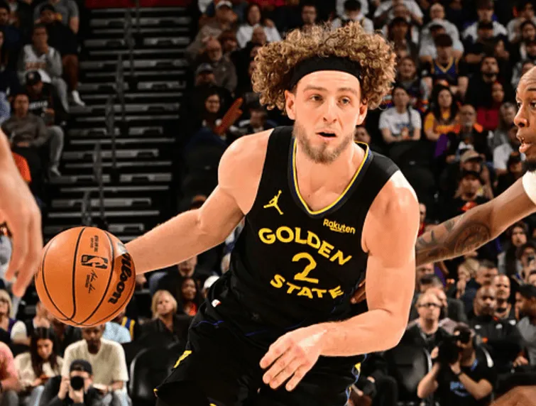 kaiyun-波杰身体不适提前退出比赛，投篮3中0得到0分3篮板正负值-21