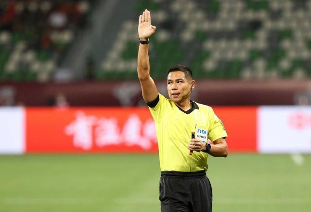 开云官网-这到底是谁的主场？主裁多次漏判埋下国足失球伏笔